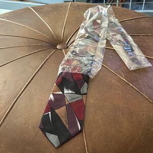 Elegant Geometric Tie in Black, Red, and Gray